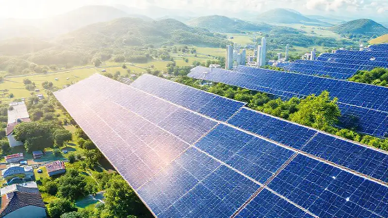 Energía solar ilumina una ciudad futurista