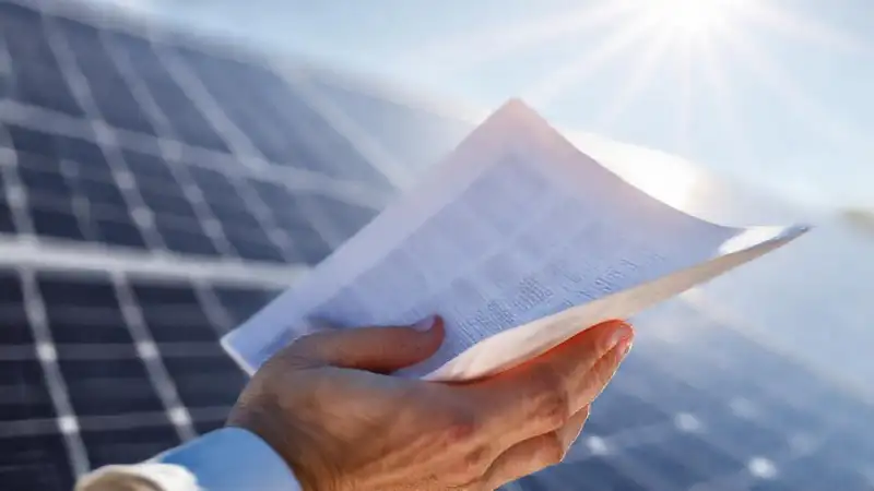 Profesionales evalúan paneles solares con seriedad