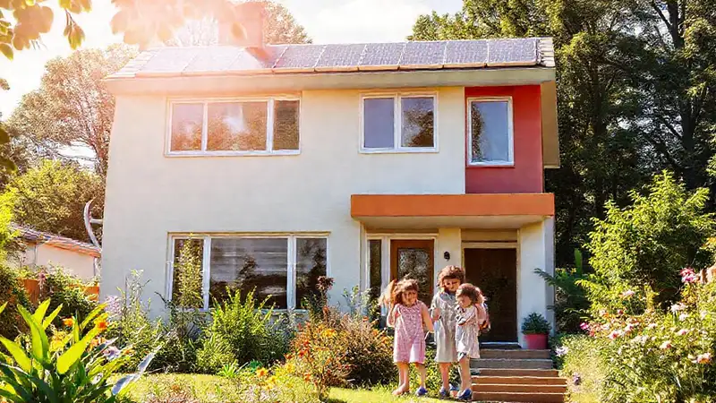 Una casa moderna y sostenible brilla