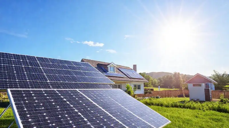 Energía solar ilumina hogares modernos