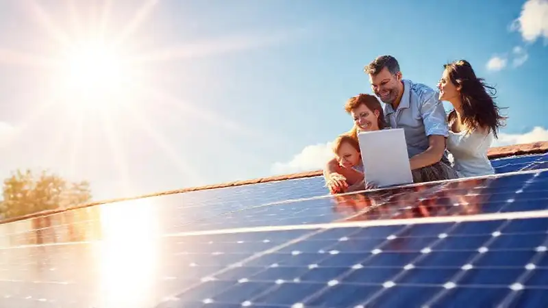 Paneles solares ofrecen energía y tranquilidad