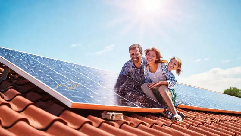Paneles solares generan energía feliz y sostenible