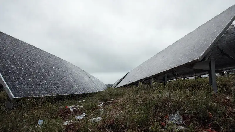 Tecnología decadente y ambiente sombrío