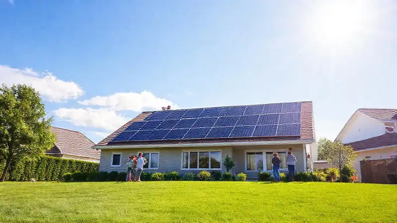 Paneles solares aportan energía y esperanza