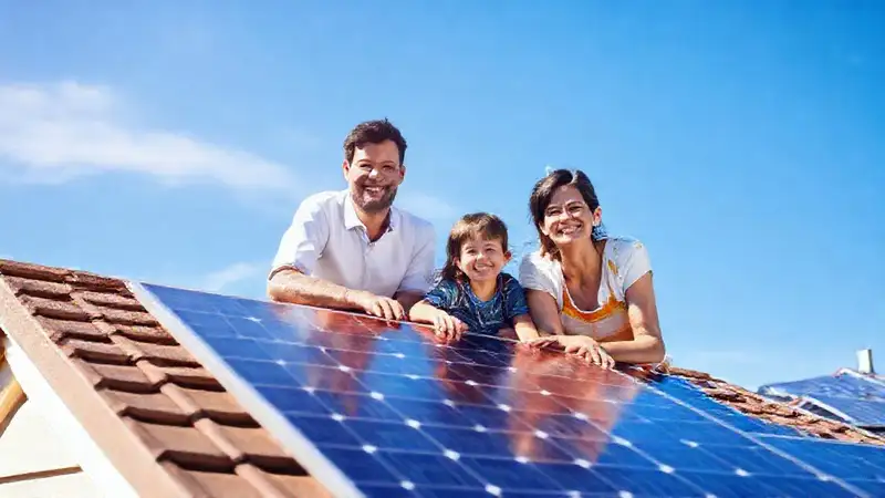 Paneles solares iluminan un futuro esperanzador