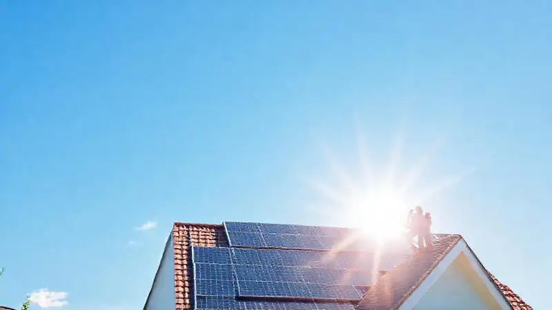 Paneles solares impulsan una vida estable