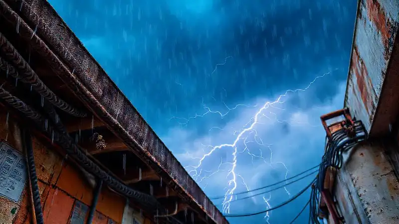 La tormenta revela una escena industrial