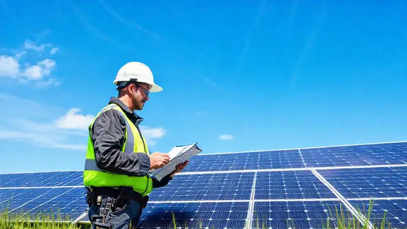 Paneles solares generan energía limpia eficientemente