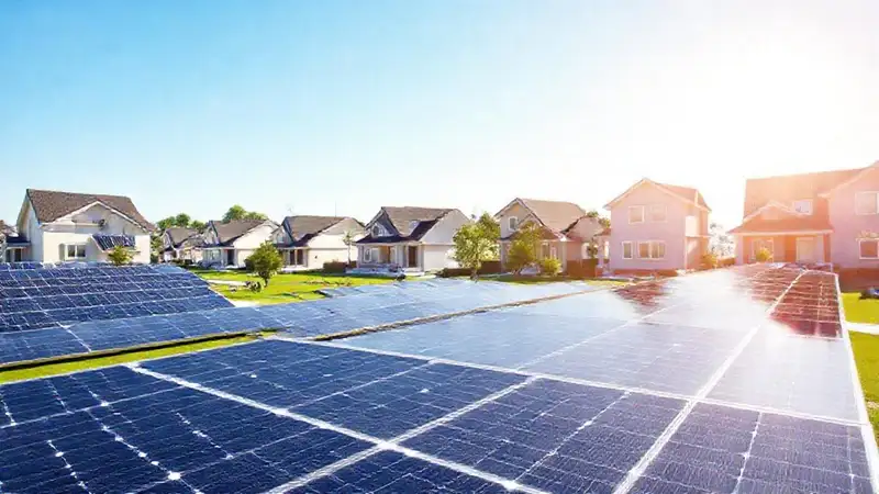 Paneles solares impulsan un futuro feliz