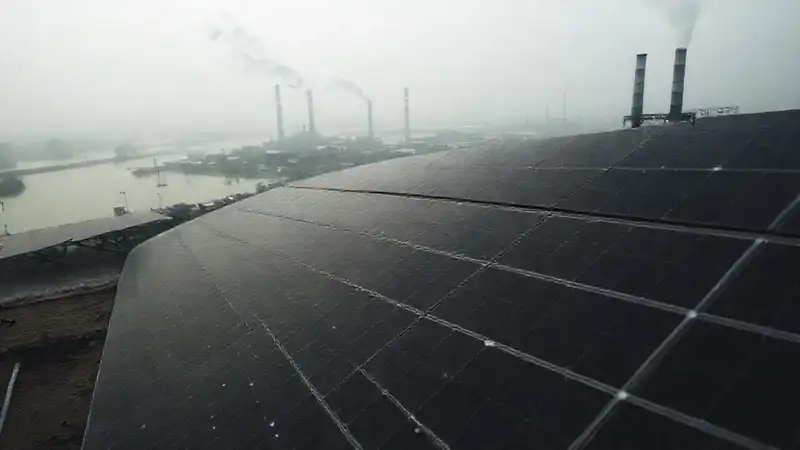 Industria sombría y contaminación visual