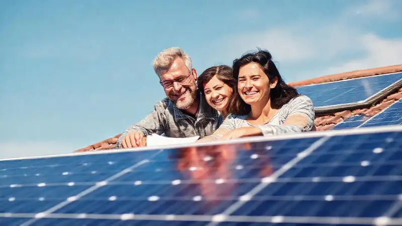 Paneles solares generan estabilidad financiera y optimismo