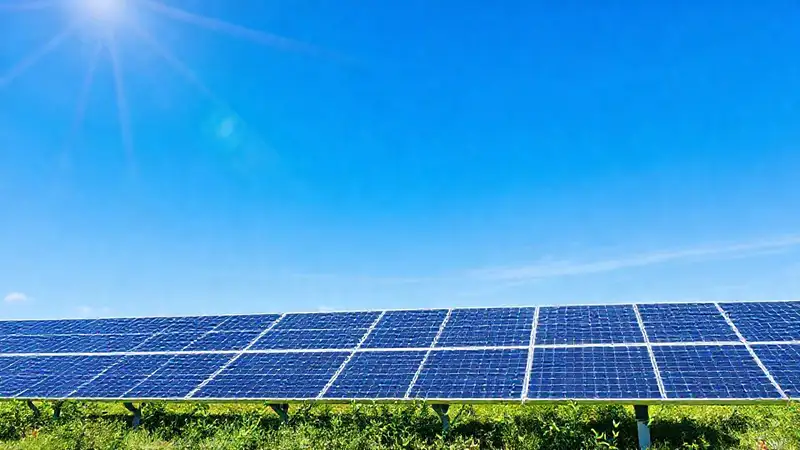 Paneles solares ofrecen un futuro energético limpio